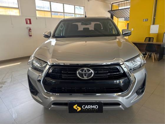 TOYOTA HILUX 2.8 D-4D TURBO DIESEL CD SRV 4X4 AUTOMÁTICO TOYOTA HILUX 2.8 D-4D TURBO DIESEL CD SRV 4X4 AUTOMÁTICO